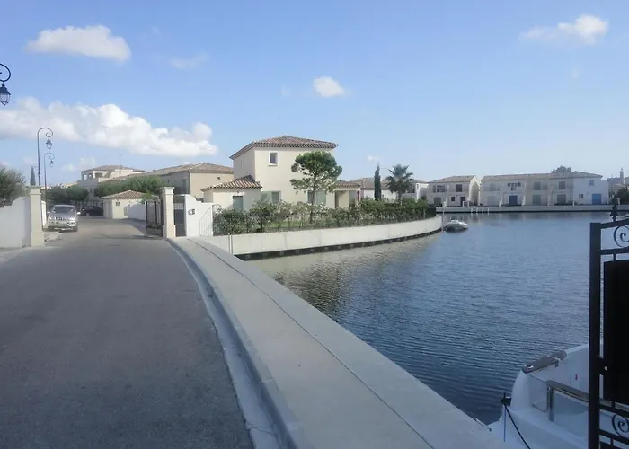 Modern Villa Near The Sea With Balcony